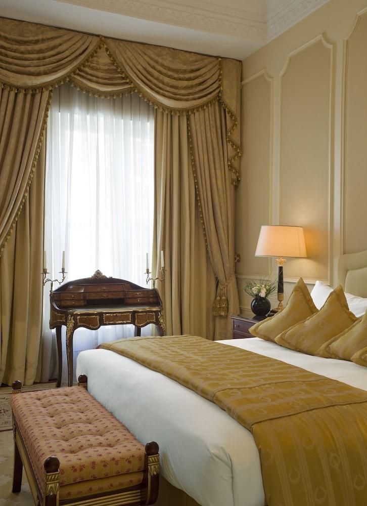 Bentley London Hotel Exterior photo