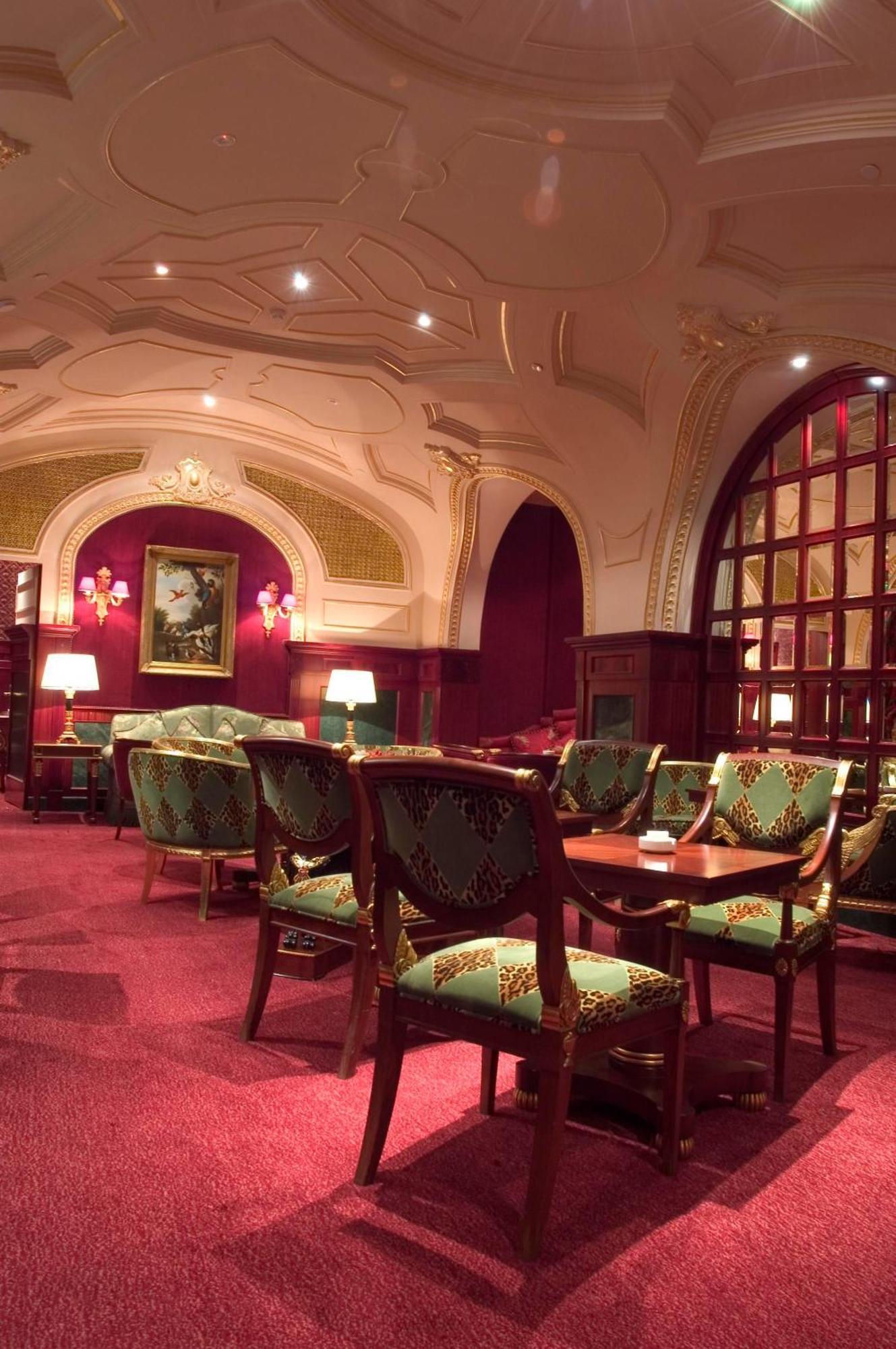 Bentley London Hotel Interior photo