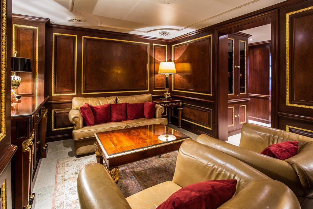 Bentley London Hotel Exterior photo